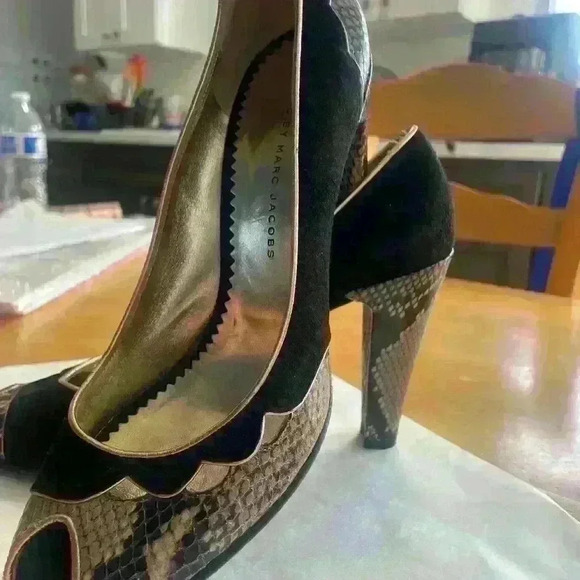 MARC By MARC JACOBS Snakeskin Suede Pumps - Size 40 - Picture 8 of 12